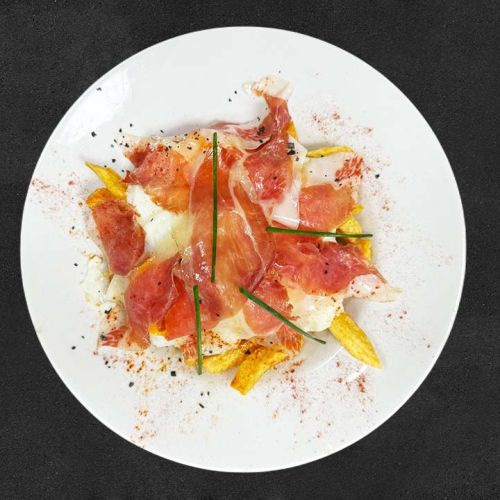 Huevos Rotos con Jamón Serrano Reserva y Patatas Fritas