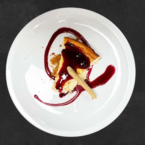 Tarta de Queso Manchego con Salsa de Arándanos